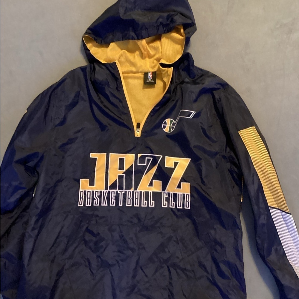 NBA Utah Jazz1/4 zip windbreaker-SZ M
PIT TO PIT 23”
Length 27”